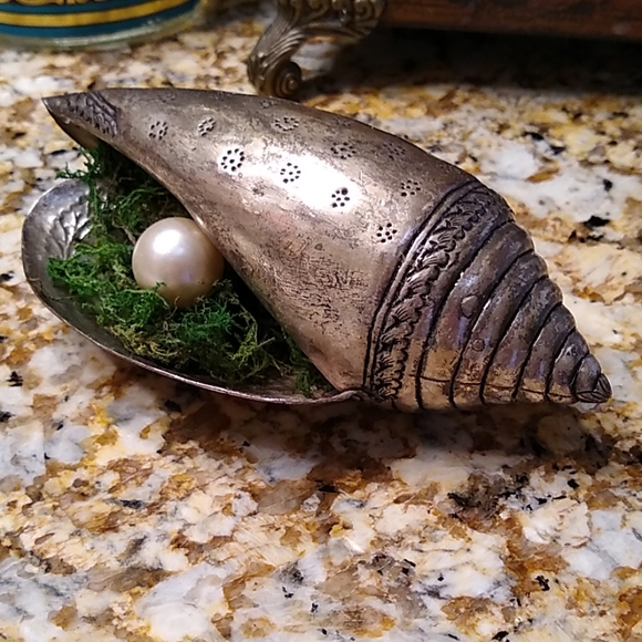 🥰 silver toned conch shell with pearl - Picture 2 of 5